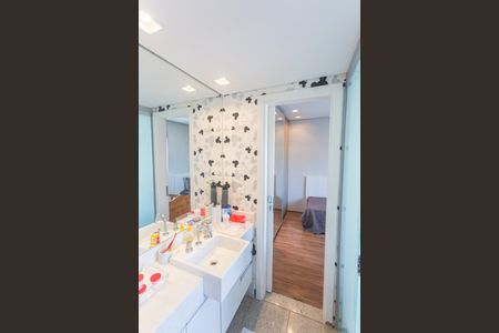 Apartamento à venda com 159m², 4 quartos e 3 vagasBanheiro da Suíte 3 e 4