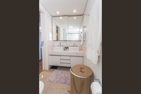 Apartamento à venda com 159m², 4 quartos e 3 vagasBanheiro da Suíte 1