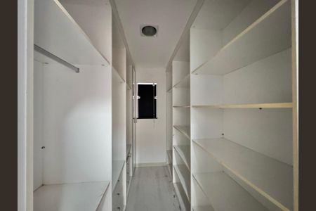 Apartamento à venda com 270m², 3 quartos e 2 vagasSuíte - Closet