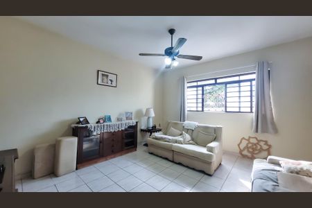 Casa à venda com 132m², 4 quartos e 3 vagasSala