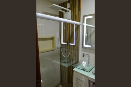 Casa de condomínio à venda com 130m², 3 quartos e 2 vagasBanheiro da Suíte 1