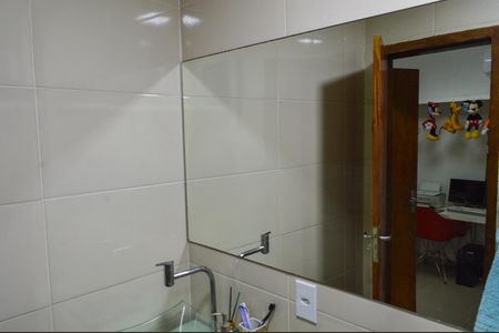 Casa de condomínio à venda com 130m², 3 quartos e 2 vagasBanheiro da Suíte 3