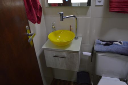 Casa de condomínio à venda com 130m², 3 quartos e 2 vagasBanheiro