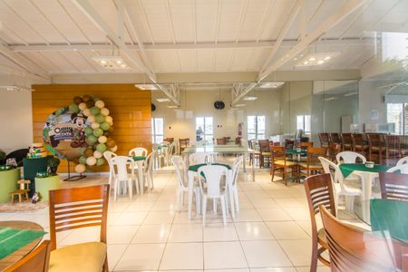 Apartamento para alugar com 48m², 2 quartos e 1 vaga Apartamento para alugar com 48m², 2 quartos e 1 vagaÁrea comum - Salão de festas