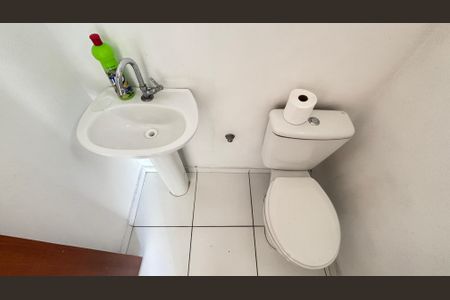 Casa de condomínio à venda com 106m², 3 quartos e 1 vagaLavabo