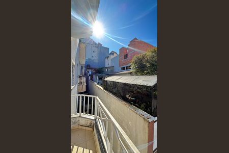 Casa de condomínio à venda com 106m², 3 quartos e 1 vagaSuite Varanda