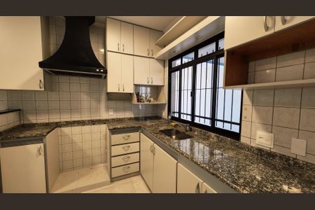 Casa à venda com 237m², 4 quartos e 6 vagasCozinha