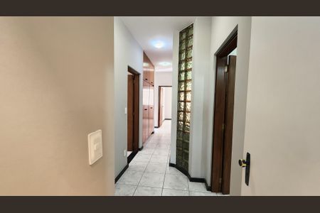 Casa à venda com 237m², 4 quartos e 6 vagasCorredor