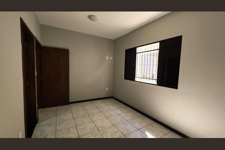 Casa à venda com 237m², 4 quartos e 6 vagasSuíte