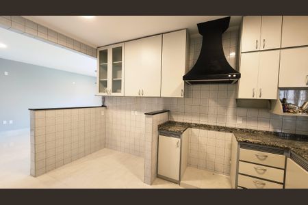 Casa à venda com 237m², 4 quartos e 6 vagasCozinha