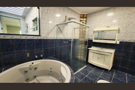 Casa à venda com 237m², 4 quartos e 6 vagasBanheiro da Suíte