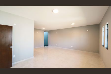 Casa à venda com 237m², 4 quartos e 6 vagasSala