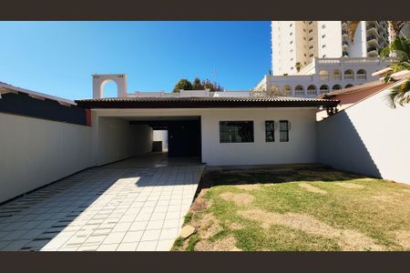 Casa à venda com 237m², 4 quartos e 6 vagasQuintal