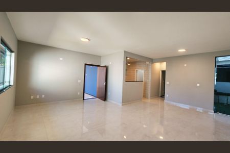 Casa à venda com 237m², 4 quartos e 6 vagasSala