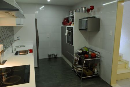 Apartamento à venda com 200m², 3 quartos e 2 vagas Apartamento à venda com 200m², 3 quartos e 2 vagasCozinha