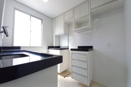 Apartamento à venda com 46m², 2 quartos e 1 vaga Apartamento à venda com 46m², 2 quartos e 1 vagaCozinha e Área de Serviço