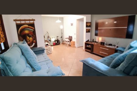 Casa à venda com 140m², 3 quartos e 2 vagas Casa à venda com 140m², 3 quartos e 2 vagasSala