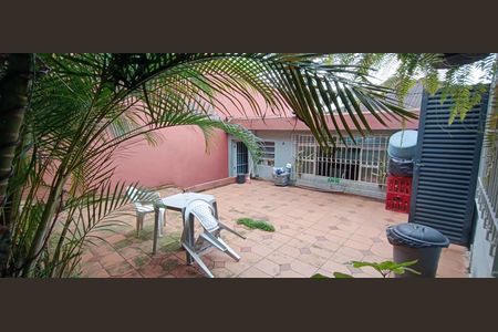 Casa à venda com 140m², 3 quartos e 2 vagas Casa à venda com 140m², 3 quartos e 2 vagasQuintal