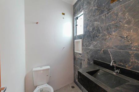 Casa à venda com 70m², 2 quartos e 2 vagas Casa à venda com 70m², 2 quartos e 2 vagasBanheiro da Suíte 2