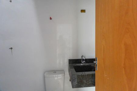 Casa à venda com 70m², 2 quartos e 2 vagas Casa à venda com 70m², 2 quartos e 2 vagasBanheiro da Suíte 1