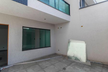 Casa à venda com 70m², 2 quartos e 2 vagas Casa à venda com 70m², 2 quartos e 2 vagasGaragem