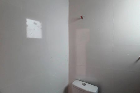 Casa à venda com 70m², 2 quartos e 2 vagas Casa à venda com 70m², 2 quartos e 2 vagasBanheiro da Suíte 2