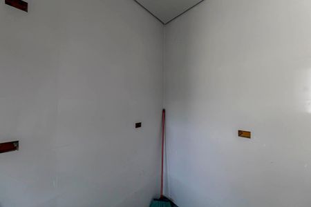 Casa à venda com 70m², 2 quartos e 2 vagas Casa à venda com 70m², 2 quartos e 2 vagasCozinha