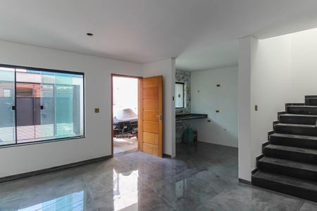 Casa à venda com 70m², 2 quartos e 2 vagas Casa à venda com 70m², 2 quartos e 2 vagasSala