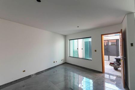 Casa à venda com 70m², 2 quartos e 2 vagas Casa à venda com 70m², 2 quartos e 2 vagasSala