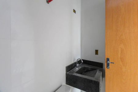 Casa à venda com 70m², 2 quartos e 2 vagas Casa à venda com 70m², 2 quartos e 2 vagasBanheiro da Suíte 1