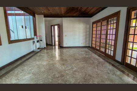 Sala de casa de condomínio à venda com 4 quartos, 400m² em Barra da Tijuca, Rio de Janeiro
