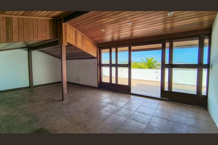 Casa de condomínio à venda com 400m², 4 quartos e 6 vagasTerraço