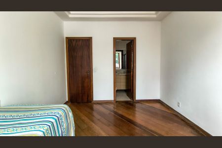 Casa de condomínio à venda com 400m², 4 quartos e 6 vagasSuíte 4