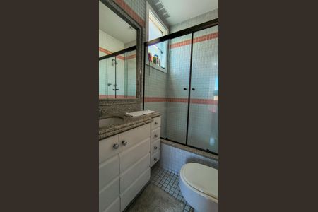 Casa de condomínio à venda com 400m², 4 quartos e 6 vagasBanheiro da Suíte 3