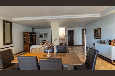 Casa de condomínio à venda com 400m², 4 quartos e 6 vagasSala de Jantar