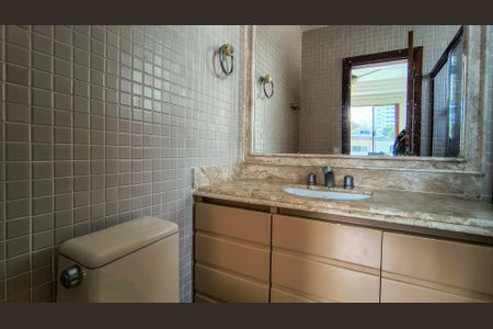 Casa de condomínio à venda com 400m², 4 quartos e 6 vagasBanheiro da Suíte 4