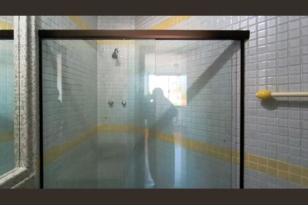 Casa de condomínio à venda com 400m², 4 quartos e 6 vagasBanheiro da Suíte 2