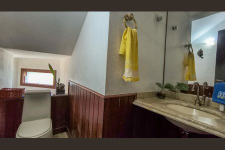 Casa de condomínio à venda com 400m², 4 quartos e 6 vagasLavabo