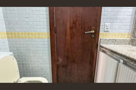 Casa de condomínio à venda com 400m², 4 quartos e 6 vagasBanheiro da Suíte 2