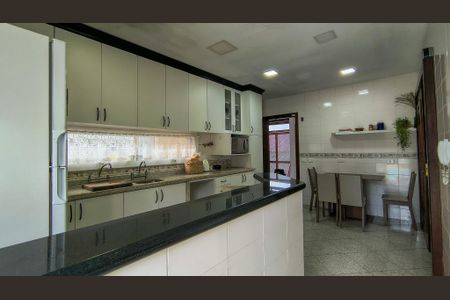 Casa de condomínio à venda com 400m², 4 quartos e 6 vagasCozinha