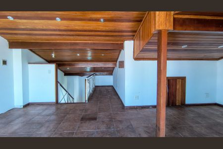 Casa de condomínio à venda com 400m², 4 quartos e 6 vagasTerraço