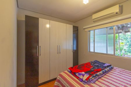 Casa à venda com 190m², 5 quartos e 2 vagas Casa à venda com 190m², 5 quartos e 2 vagasQuarto 1 Casa 2