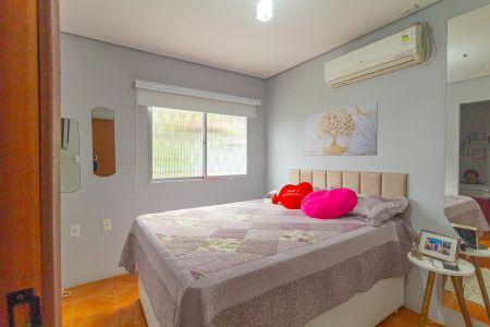 Casa à venda com 190m², 5 quartos e 2 vagas Casa à venda com 190m², 5 quartos e 2 vagasQuarto 2 Casa 2