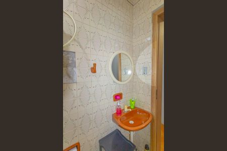 Casa à venda com 190m², 5 quartos e 2 vagas Casa à venda com 190m², 5 quartos e 2 vagasBanheiro Casa 2