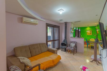 Casa à venda com 190m², 5 quartos e 2 vagas Casa à venda com 190m², 5 quartos e 2 vagasSala