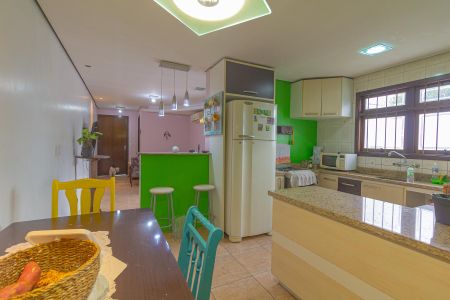 Casa à venda com 190m², 5 quartos e 2 vagas Casa à venda com 190m², 5 quartos e 2 vagasCozinha