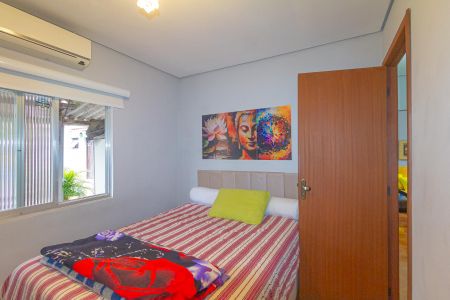 Casa à venda com 190m², 5 quartos e 2 vagas Casa à venda com 190m², 5 quartos e 2 vagasQuarto 1 Casa 2