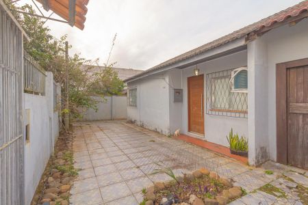Casa à venda com 190m², 5 quartos e 2 vagas Casa à venda com 190m², 5 quartos e 2 vagasFachada