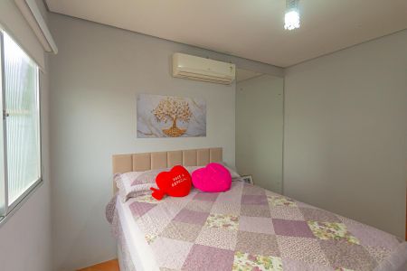 Casa à venda com 190m², 5 quartos e 2 vagas Casa à venda com 190m², 5 quartos e 2 vagasQuarto 2 Casa 2