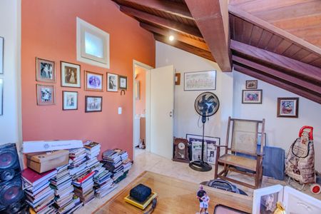 Casa à venda com 173m², 2 quartos e 3 vagasSótão